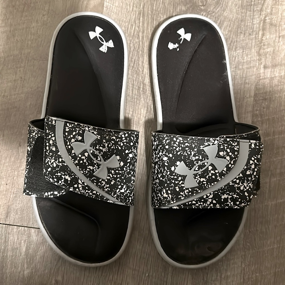 Under Armour Ignite 6 Graphic Strap Slide 'Black Mod Grey'